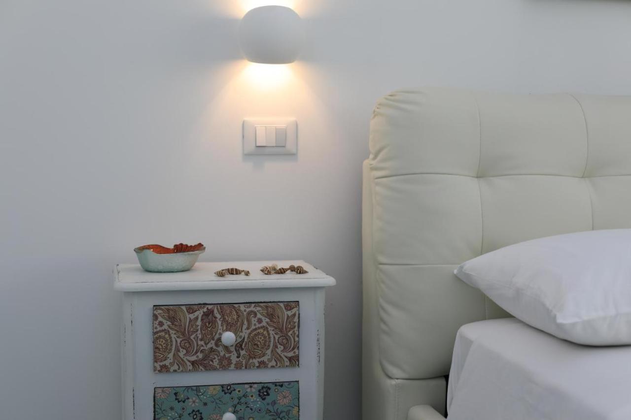 White Aurora Rooms Porto Cesareo Exterior photo